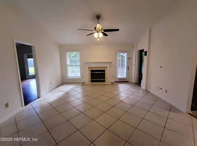 Foto del edificio - 13636 Capistrano Dr S