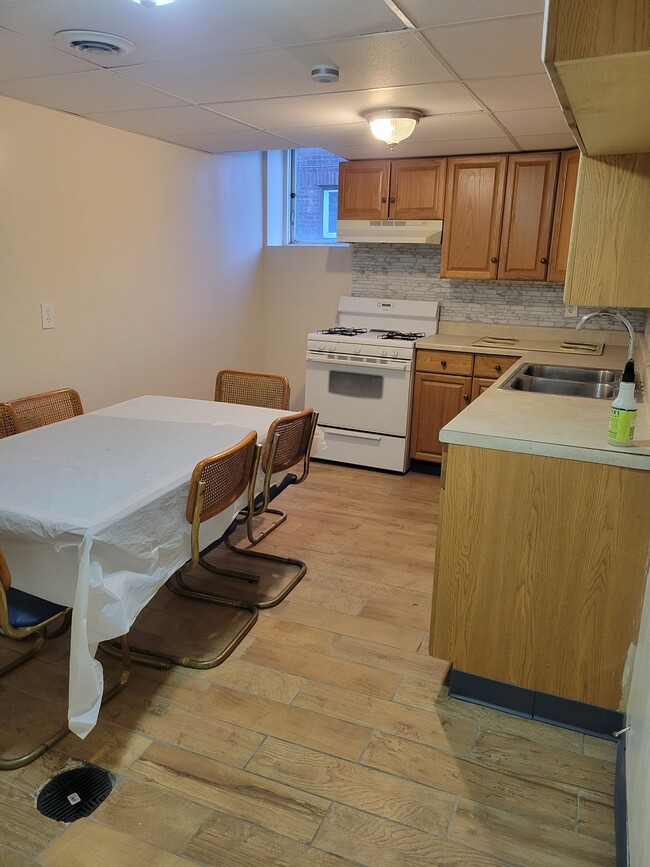 Kitchen another angle - 3437 Beechwood Blvd