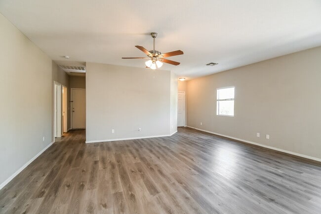 Building Photo - 1142 E Desert Rose Trail