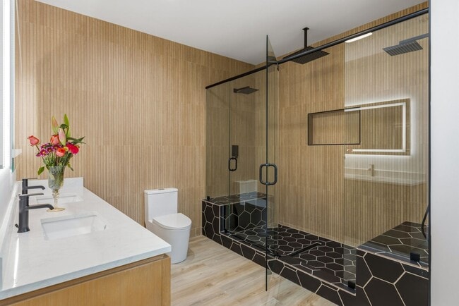 Foto del edificio - JUST BUILT in Mission Hills – 3BR/3BA w/ Massive Private Yard + 4+ Car Driveway (Pet Friendly!) |...