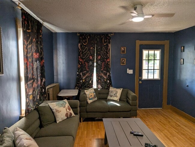 Foto del edificio - 772 Hillview Ave