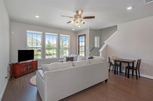 Foto del edificio - 18225 Crystal Knoll Dr