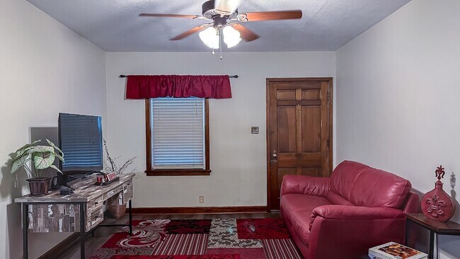 Foto del edificio - 807 W John St