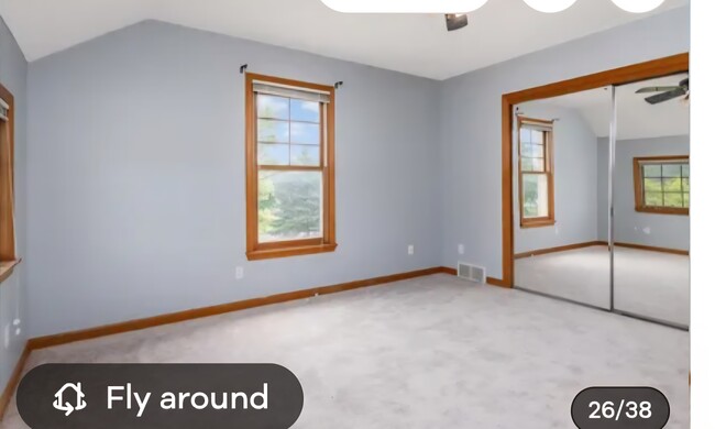 Building Photo - 5261 Oakbrook Dr