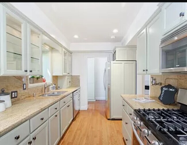 Foto del edificio - 22812 Crespi St