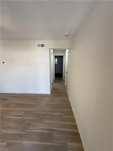 Foto del edificio - 4785 Dadson Ct