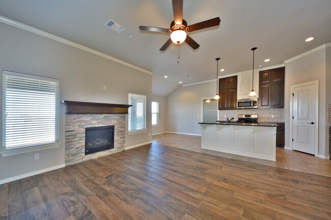 Building Photo - 625 Foss Dr