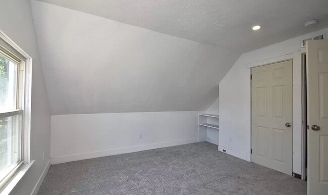 Building Photo - 1544 E 120th St