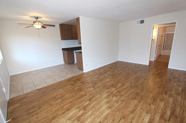 Foto del edificio - 5421 Kester Ave