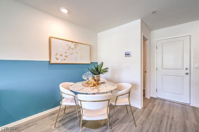 Building Photo - 4939 Chapin Mesa Ave