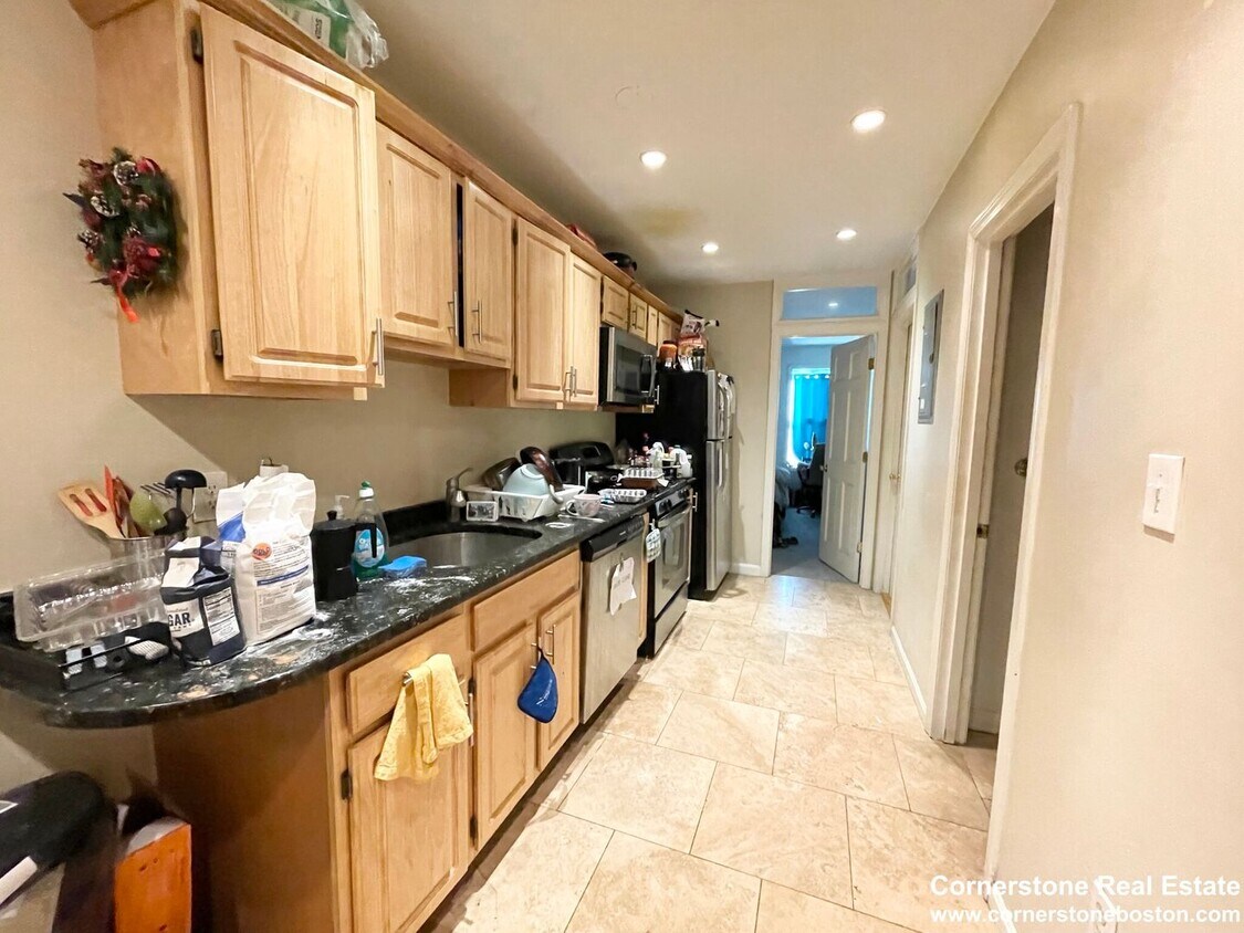 Primary Photo - Central South End Location, Eat-in Kitchen...