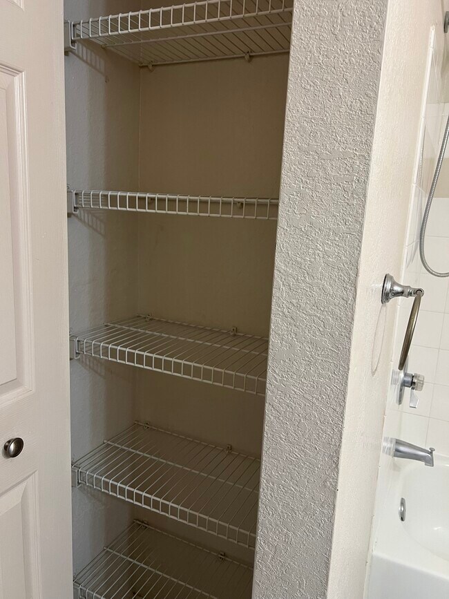 Foto del edificio - 5934 Brickleberry Ln