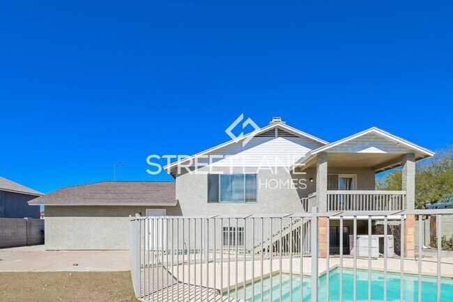 Building Photo - Swimming Pool!