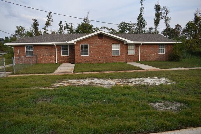 Foto del edificio - Cozy & Convenient 1-Bed Unit | Centrally Located Near Bases & Parks