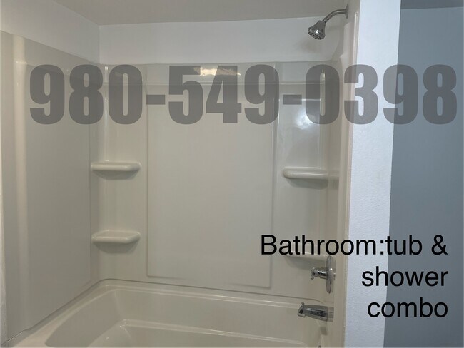 Baño recién renovado - 416 Old Beason Well Rd