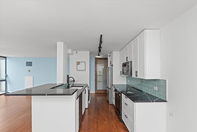 Building Photo - 1122 N Clark St