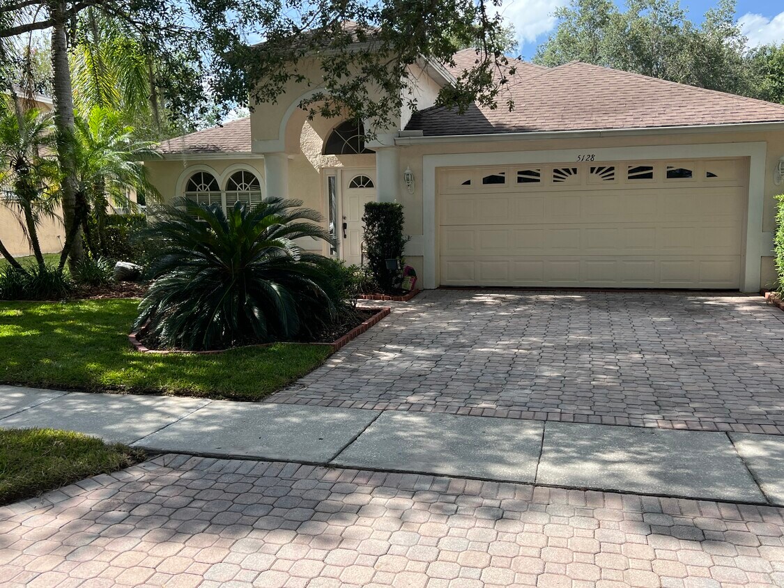 Foto principal - 5128 Mayfair Park Ct