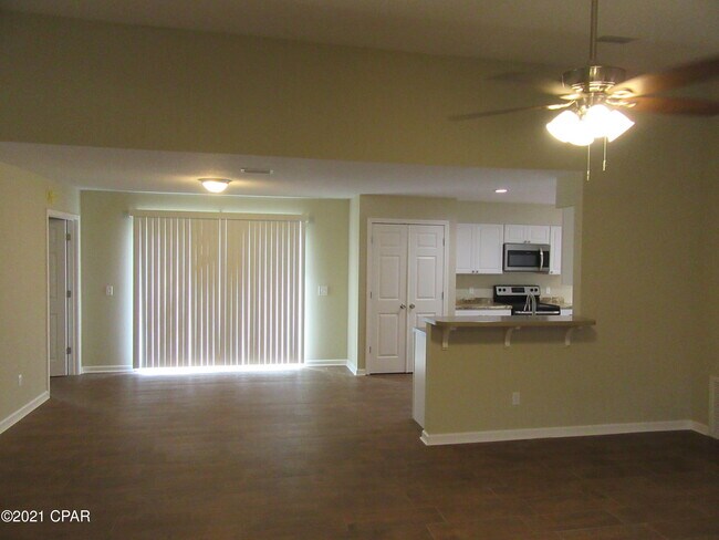 Foto del edificio - 7302 Rodgers Dr