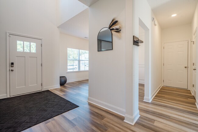 Building Photo - 158 Legacy Ln