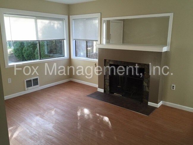 Building Photo - 6221 NE Simpson St
