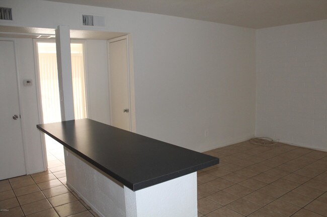 Building Photo - 1710 E Ocotillo Rd