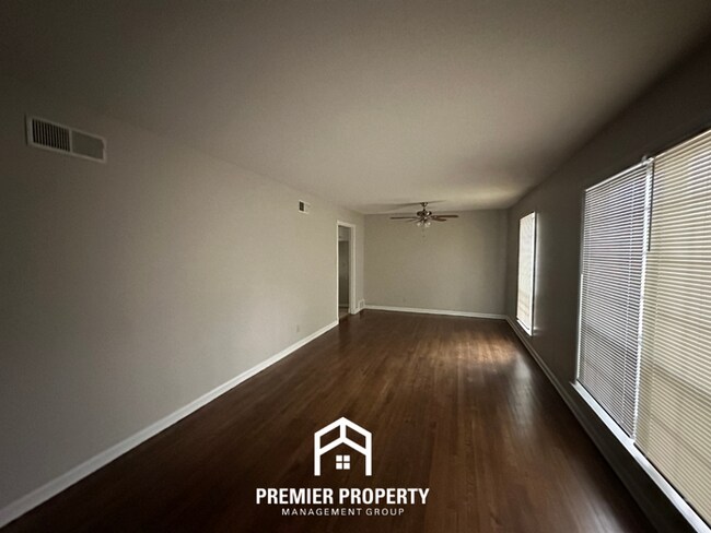 Foto del edificio - Spacious 3BR/2BA Bartlett Home | 1,770+ SQ FT, Tile Floors & Large Fenced Yard