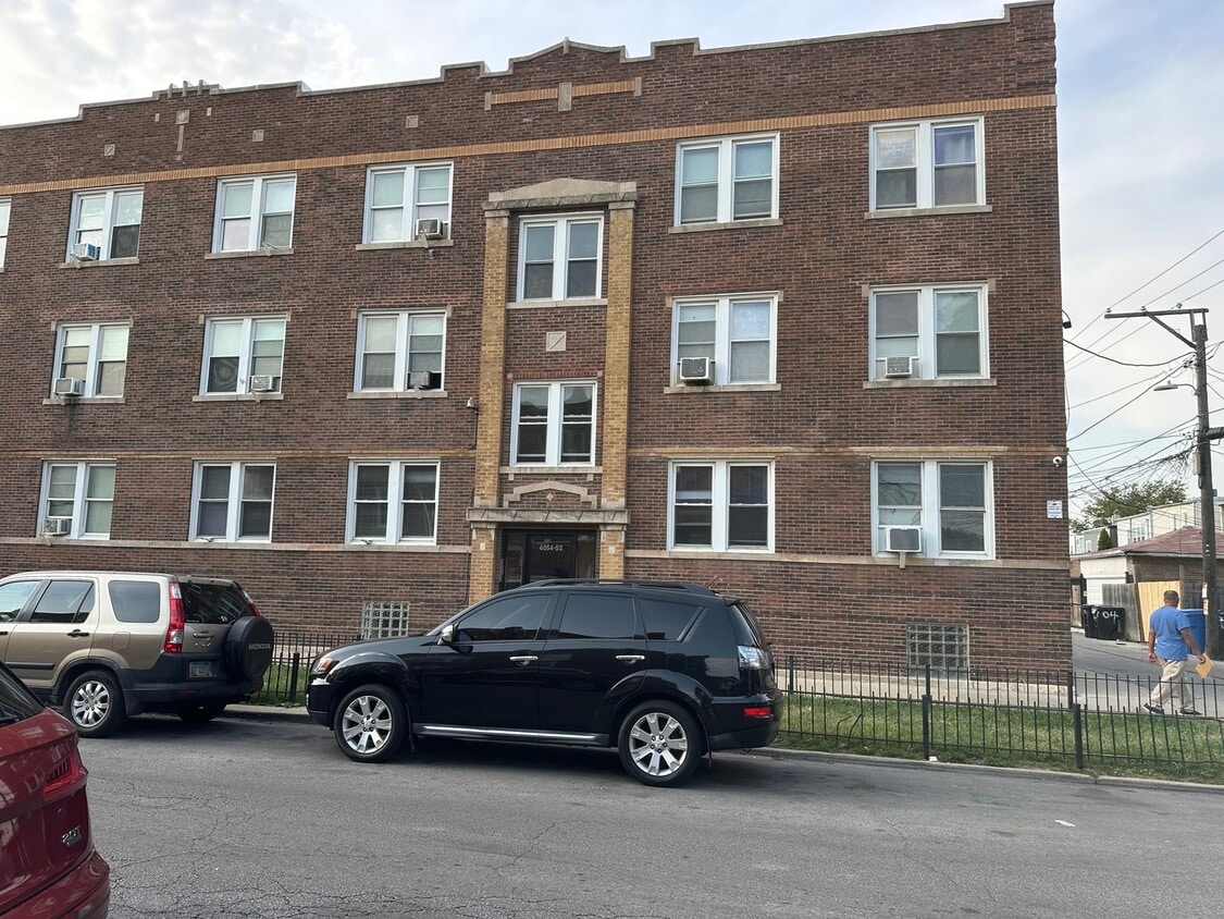 Primary Photo - 4054 W Dickens Ave