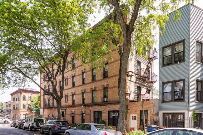 Foto del edificio - 166 Cornelia St