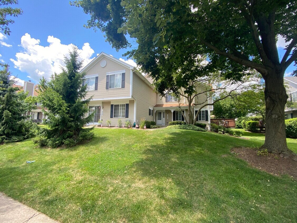 342 Sandhurst Ln Unit 2, South Elgin, IL 60177 Condo for Rent in