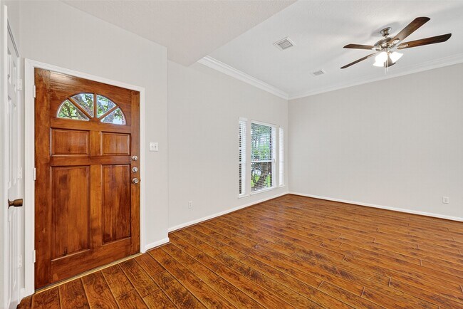 Foto del edificio - 4539 Springfield Lakes St