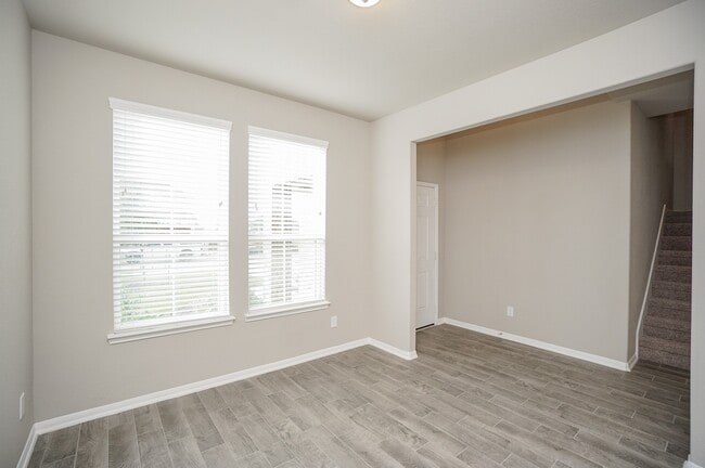 Building Photo - 5463 Grand View Dr