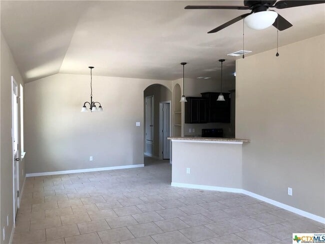 Building Photo - 1208 Vanguard Ln