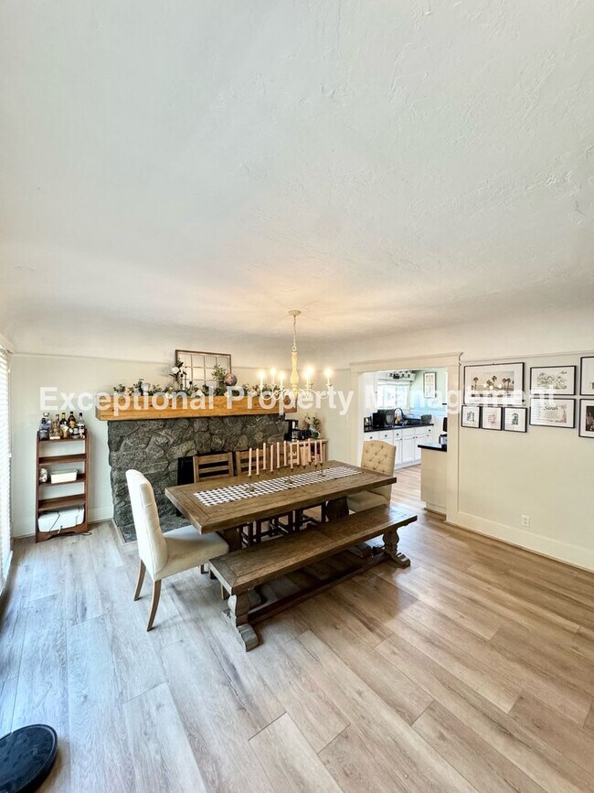 Building Photo - Great 2 bed 1 bath Craftsman home!