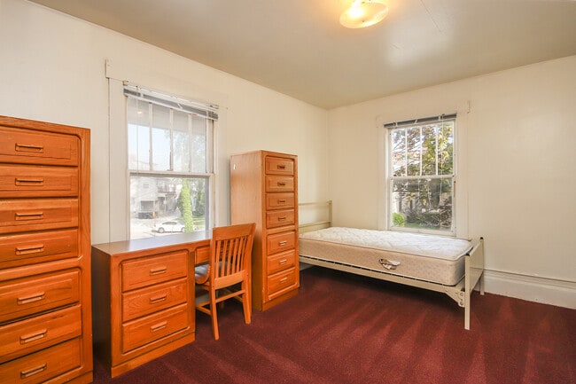 Building Photo - 1318 Wilmot St