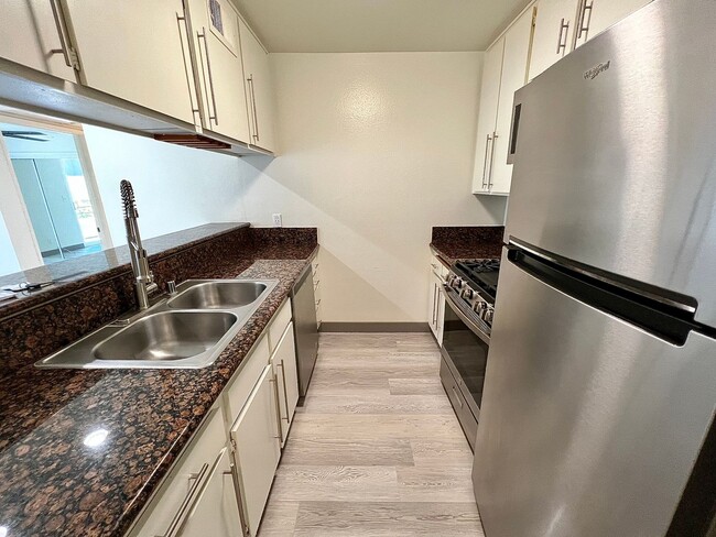 Foto del edificio - 3715 S Canfield Ave