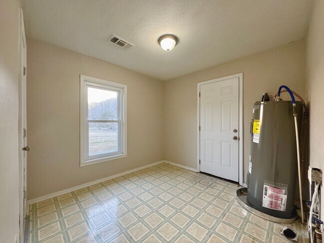 Foto del edificio - 2 Bedroom/ 1 Bath Home Between Cave City and Batesville!