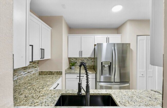 Foto del edificio - Updated 2 bedroom 1 bath with a Bonus Room
