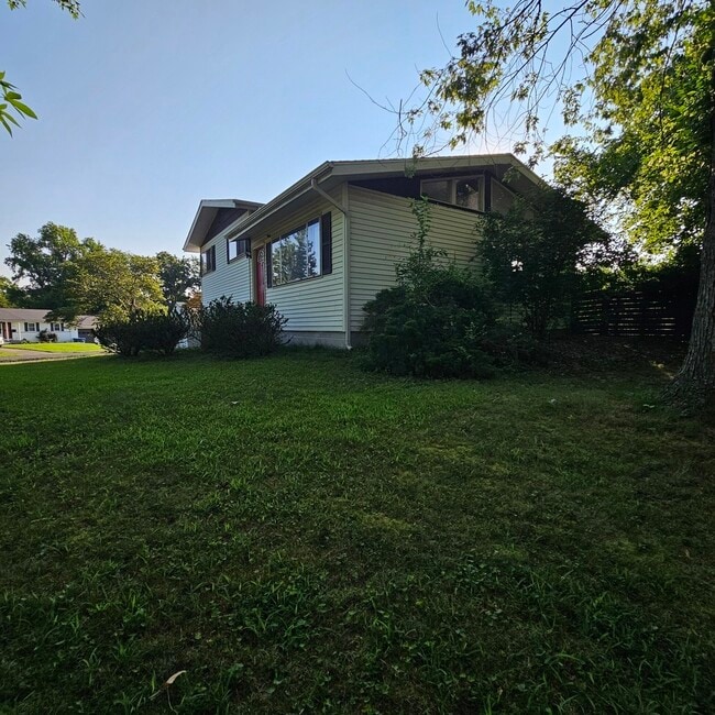 Building Photo - 3213 Blackberry St