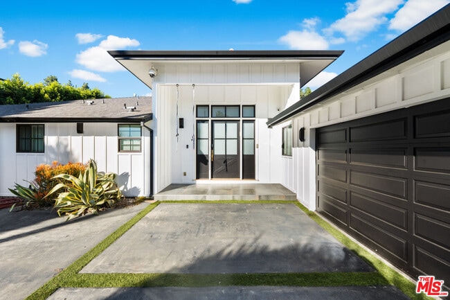 Building Photo - 13339 Margate St