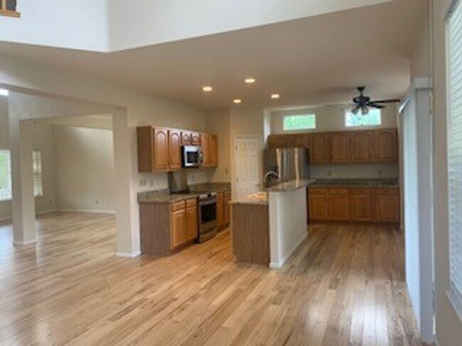 Foto del edificio - Single Family home located in Desirable Home Farms neighborhood