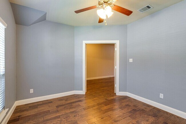 Foto del edificio - 3801 Tunstall Dr