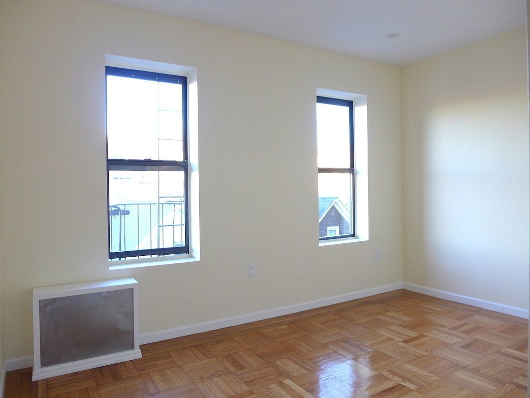 Foto principal - 345 Ocean Parkway Service Rd