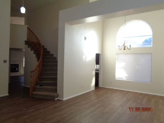 Foto del edificio - Large 2 Story Home Offering 2365 sq. ft. a...