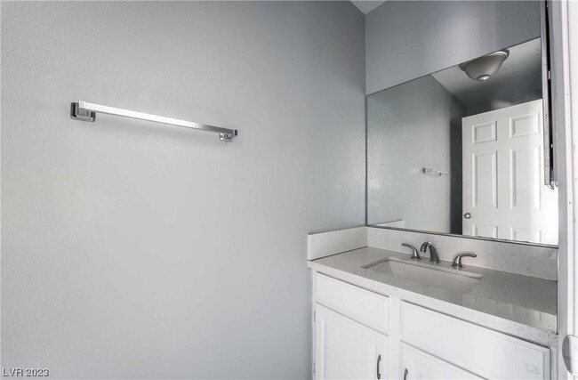 Foto del edificio - 2851 S Valley View Blvd
