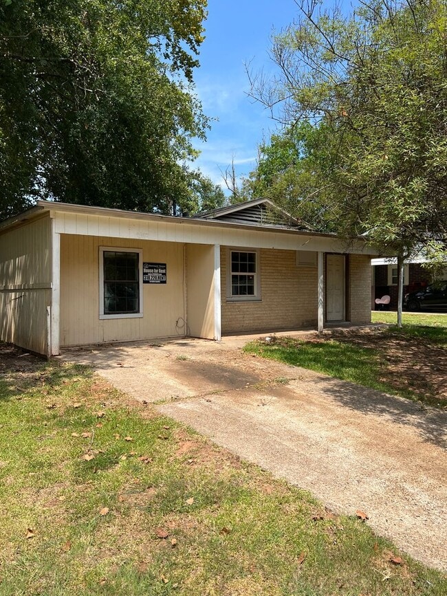 Building Photo - Bossier City! 3 bed/1 bath with bonus room!