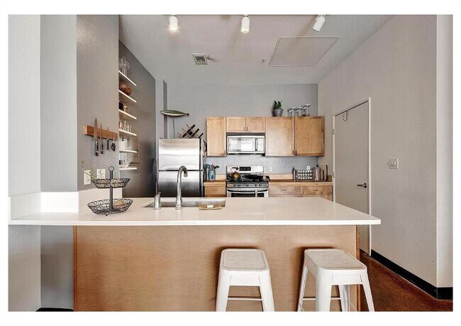Foto del edificio - 2401 E 6th St