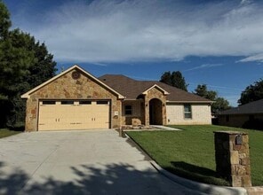 Building Photo - 134 Blue Jay Dr