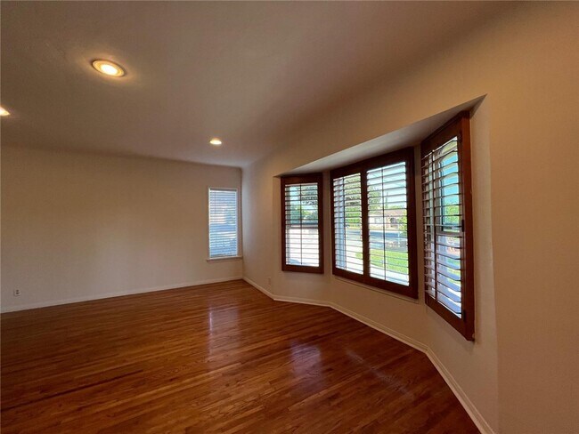 Foto del edificio - 10623 Olive St