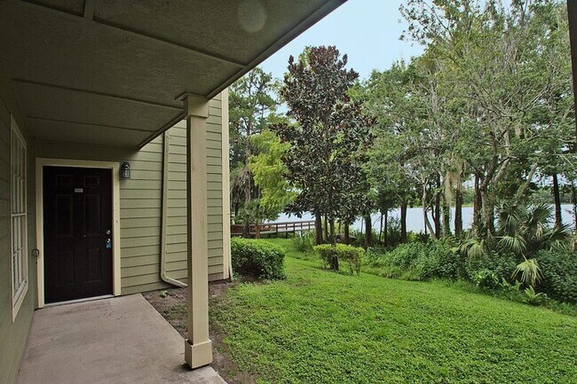 Building Photo - 2550 N Alafaya Trail