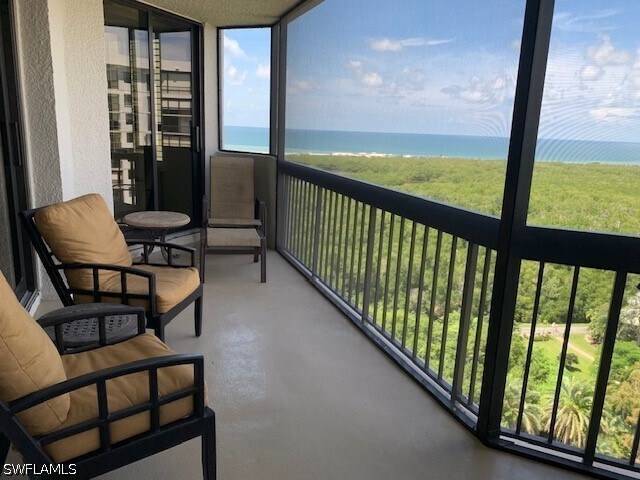 Foto del edificio - 6001 Pelican Bay Blvd